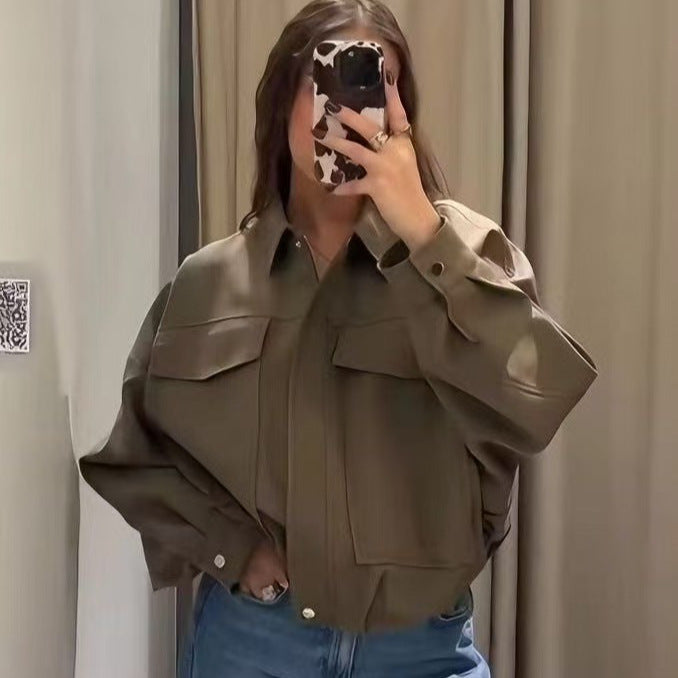 Damen nan oversized kurze Utility-Blousonjacke mit Hemdkragen, großen aufgesetzten Pattentaschen und tailliertem Bündchen R&B