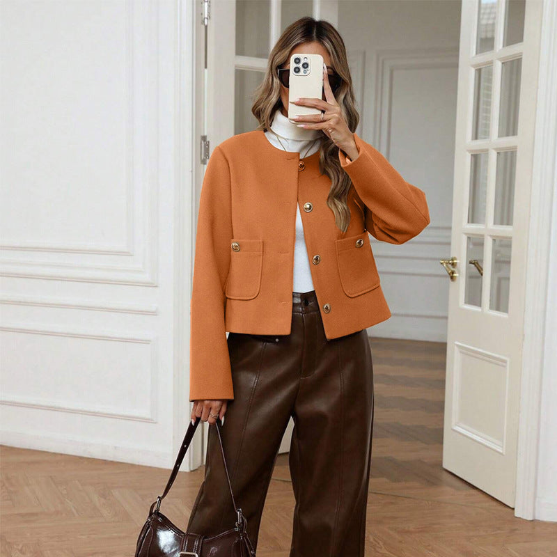 Damen Kurze Blazerjacke mit praktischen Taschen und goldenen Knöpfen R&B