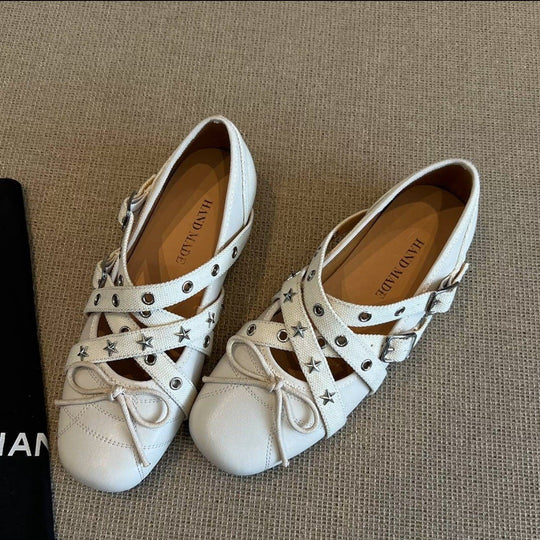 Damen Ballerinas mit modernem Schnürdesign und stilvollen Metallakzenten R&B