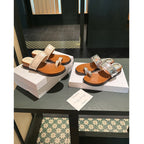 Damen trendige Sandalen mit dekorativer Metall-Applikation