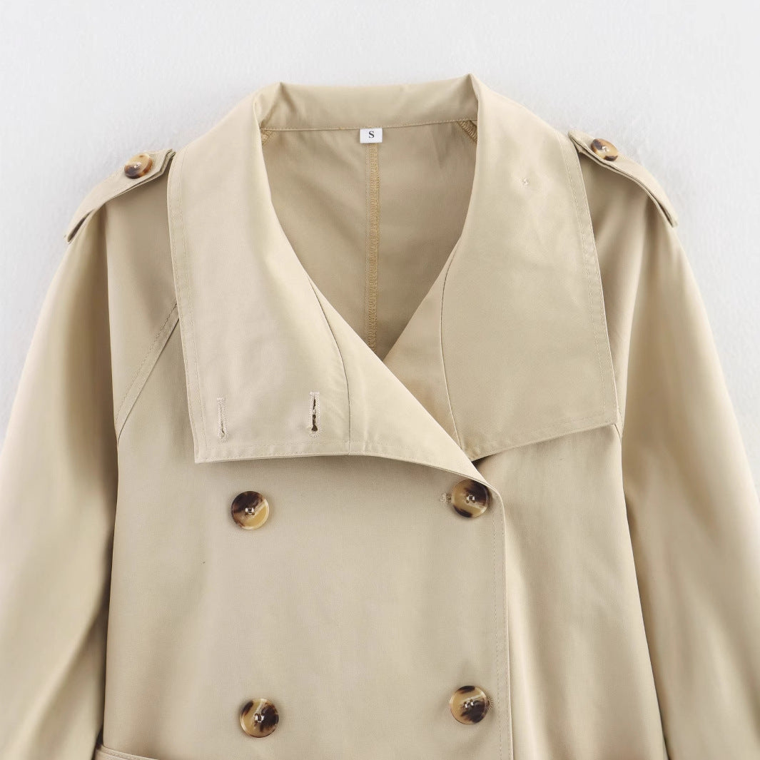 Damen modische Trenchjacke mit einzigartigen Knopfdetails und modernem Gürtel R&B