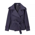 Damen nan kurze Trenchcoat Jacke mit Taillengürtel breitem Revers und dekorativen Schulterklappen R&B