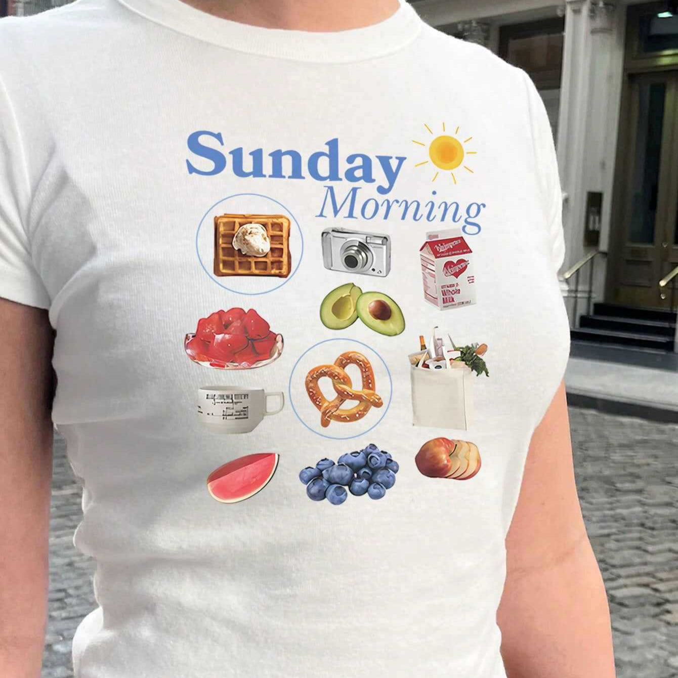 Damen T-Shirt mit kreativem Frühstücksmotiv und modernem Schriftzug R&B