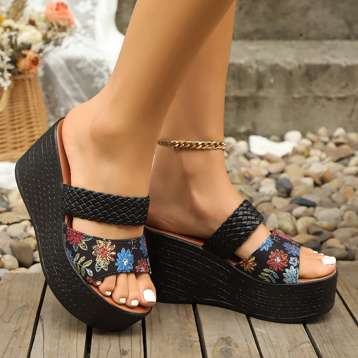 Damen Wedge-Pantoletten mit floralen Akzenten und geflochtenem Obermaterial