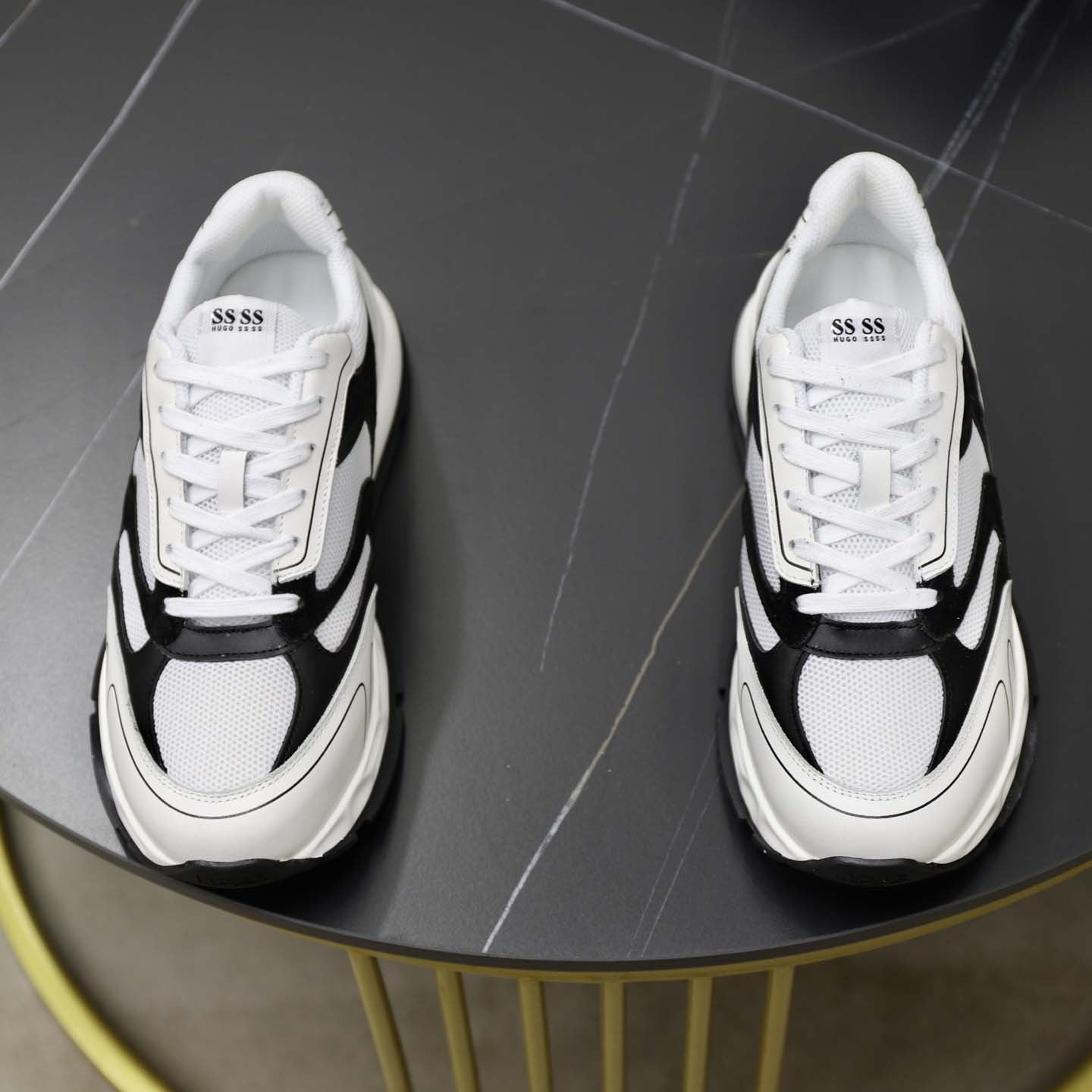 Damen Sportliche Sneakers mit atmungsaktiver Netzstruktur und modernen Akzenten R&B