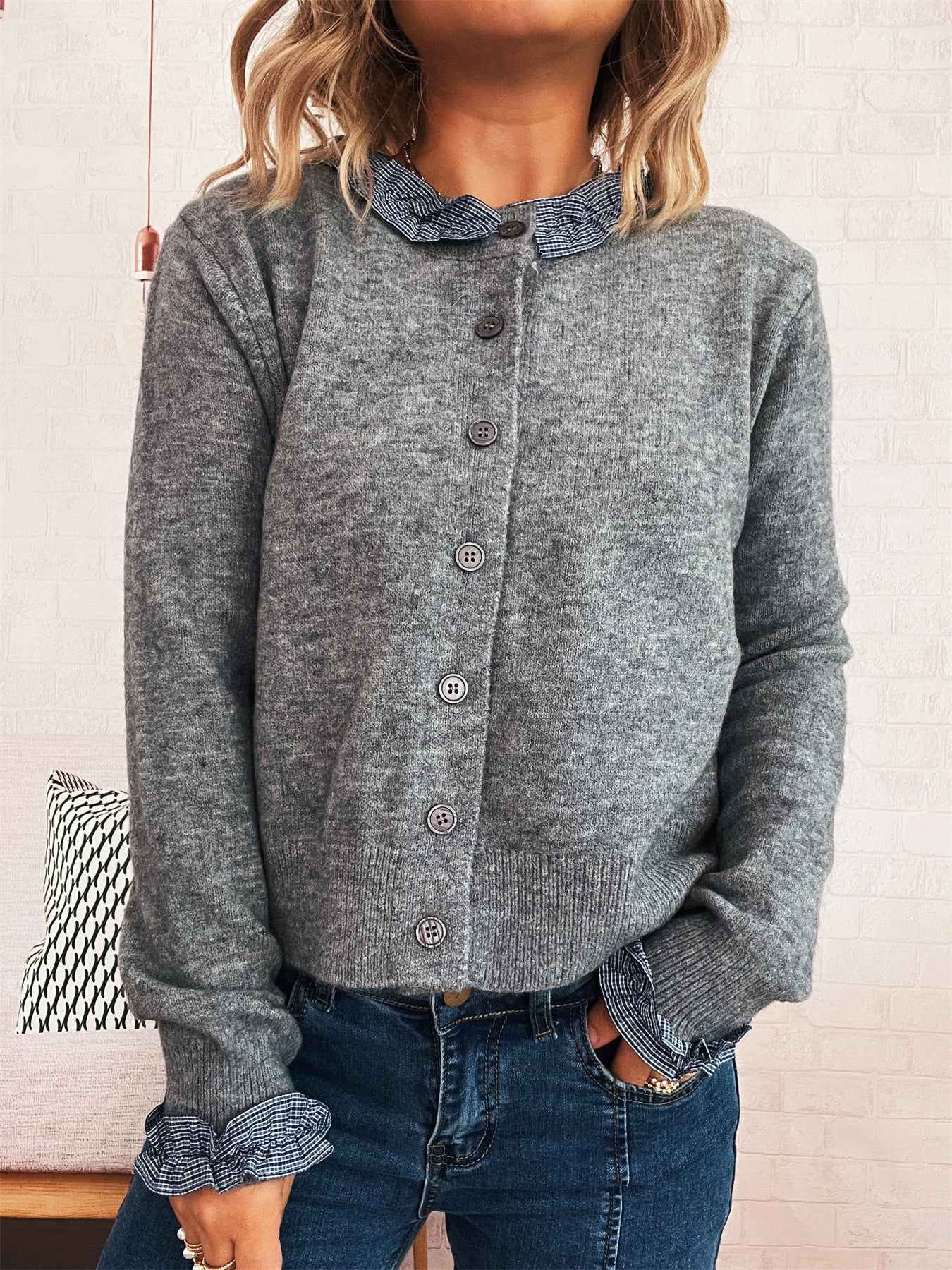 Damen Strickjacke mit abnehmbaren Kragen und Knopfdetails R&B