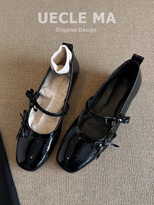 Damen Ballerina-Schuhe mit schimmernder Oberfläche und verspieltem Riemen R&B