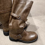 Damen Stiefel im lässigen Biker-Stil mit robustem Riemen und bequemem Blockabsatz