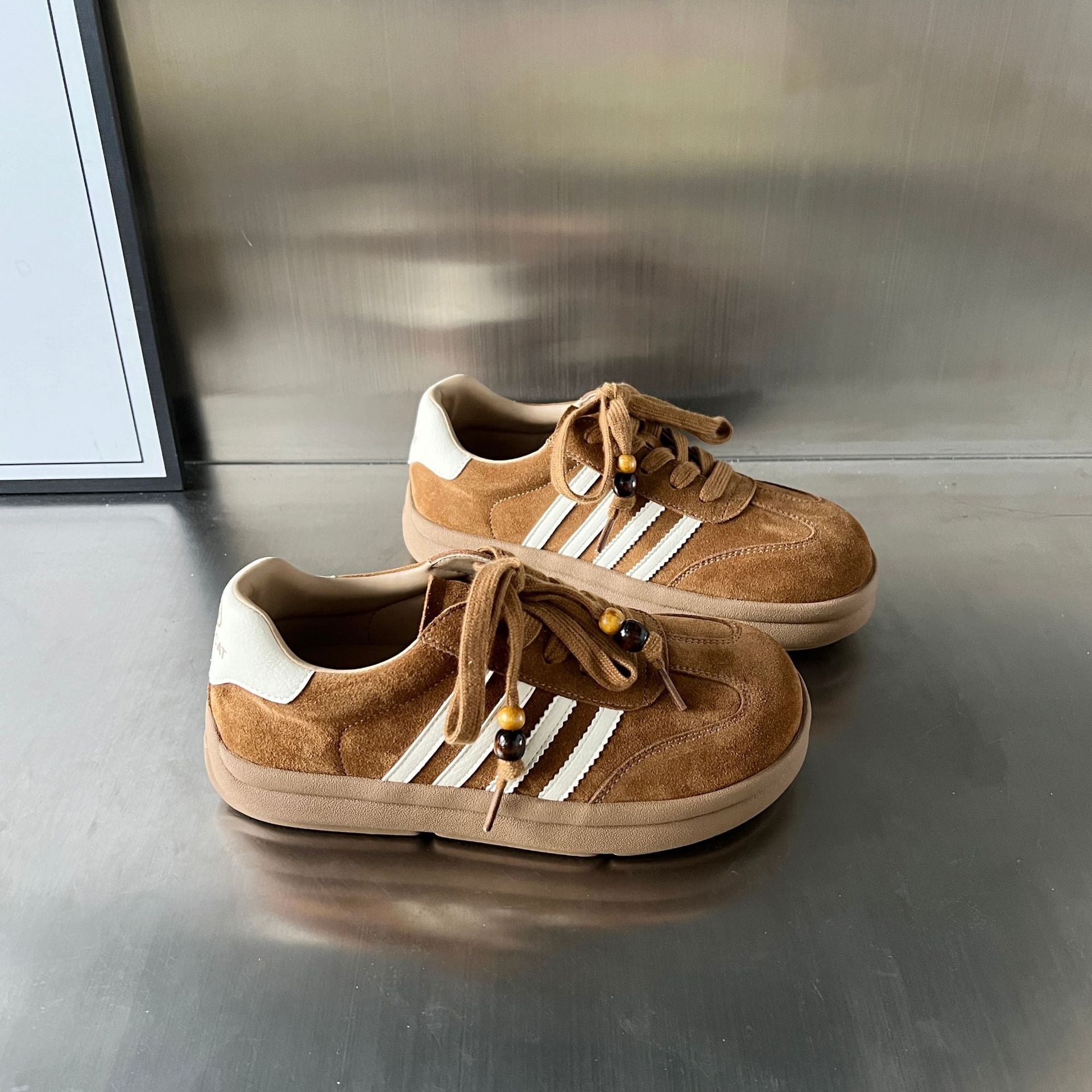 Damen Sneakers aus weichem Wildleder mit modischen Akzenten R&B