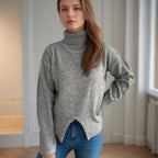 Damen modischer Rollkragenpullover mit Knopfdetails und asymmetrischem Saum R&B