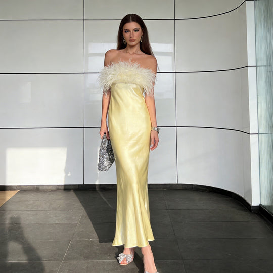 Damen Elegantes und luxuriöses Abendkleid mit dekorativem Federbesatz R&B