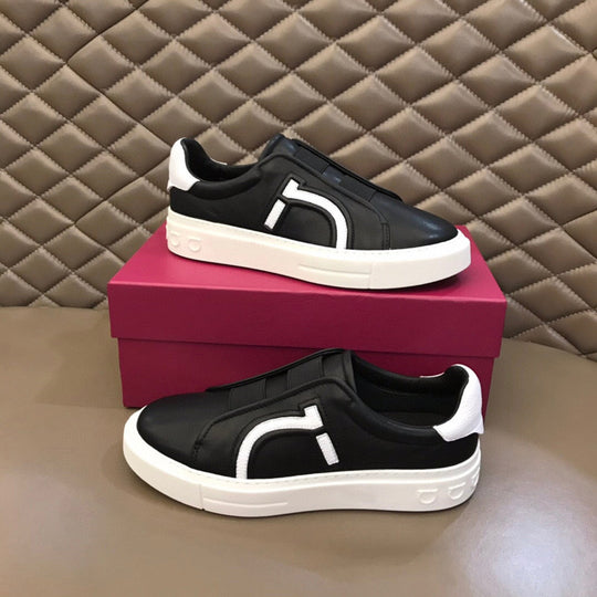 Damen Sneakers mit elastischem Riemen und komfortabler Sohle von R&B