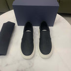 Damen Slip-On Sneakers mit modischem Logo-Detail und rutschfester Sohle R&B