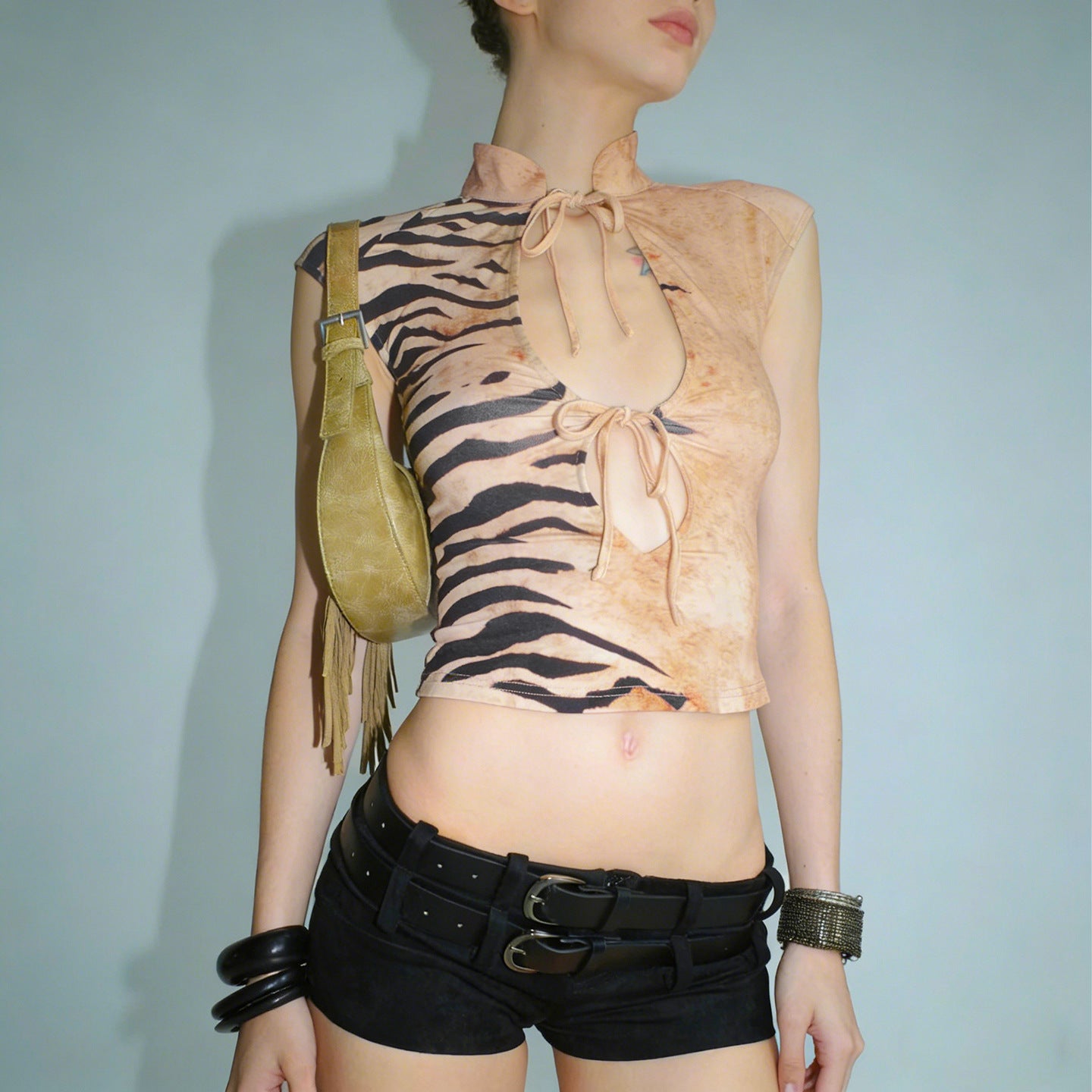 Damen Figurbetontes Kurzarm-Oberteil mit Halterneck und asymmetrischem Design R&B