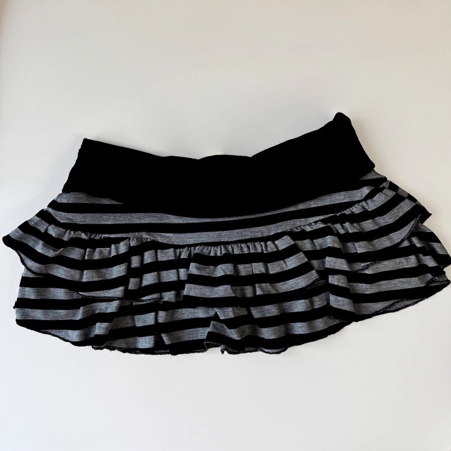 Damen Rüschenshorts mit gestreiftem Design und elastischem Bund R&B