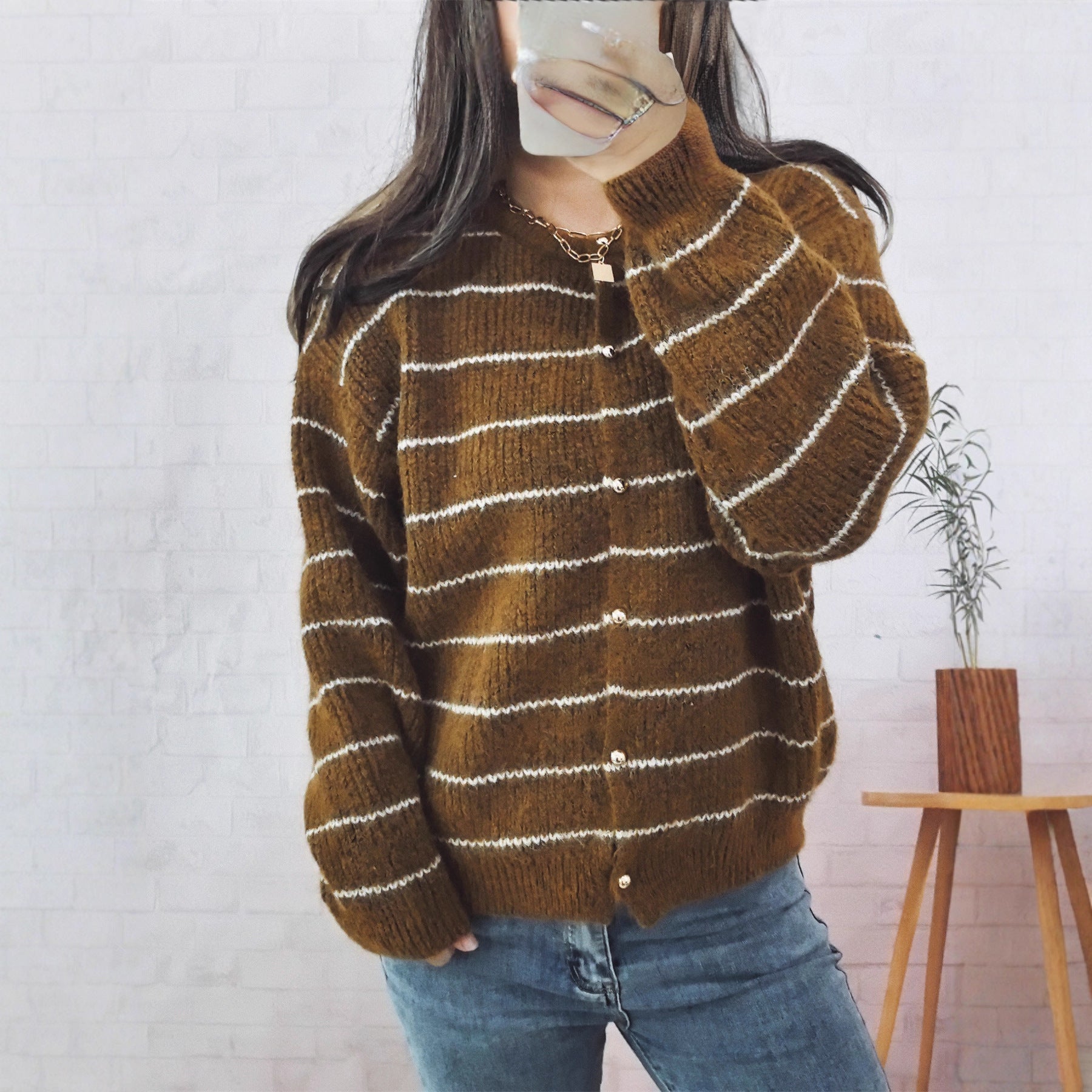 Damen gemütliche Strickjacke mit elegantem Streifenmuster und schimmernden Knöpfen R&B