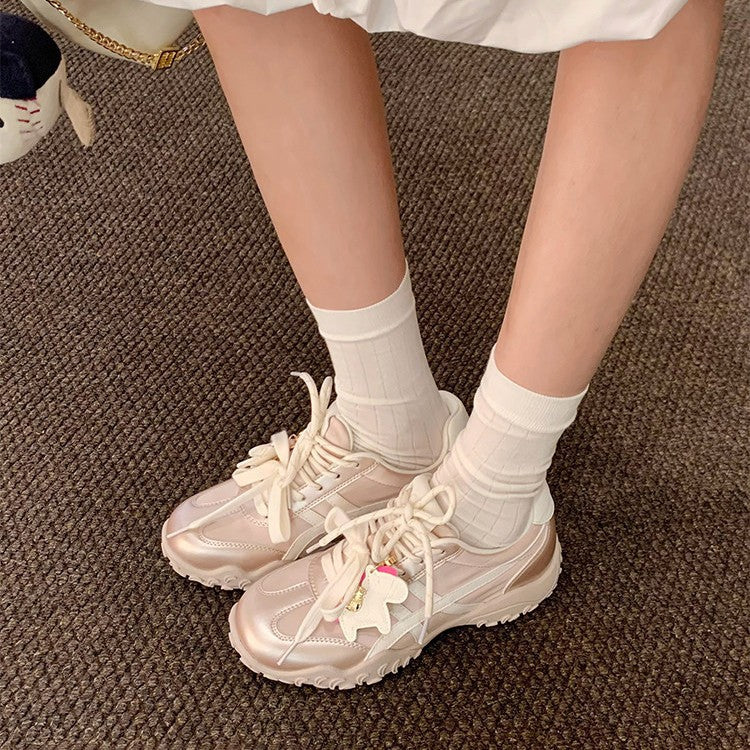 Damen modische Sneakers mit blühenden Applikationen und dämpfender Sohle R&B
