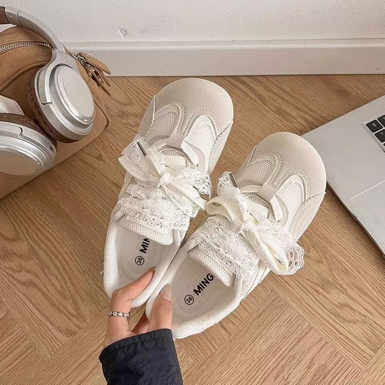 Damen Sneaker mit eleganten Spitzenakzenten und komfortabler Dämpfung R&B