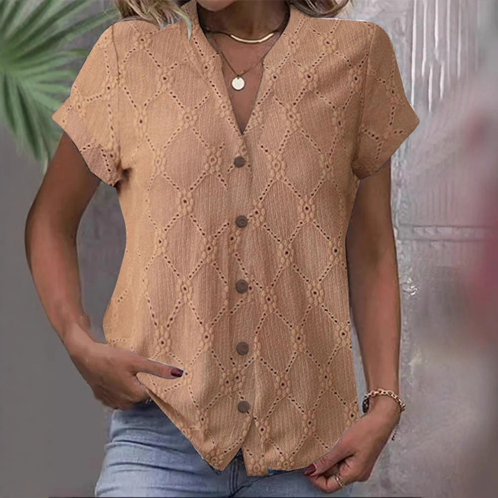 Damen Kurzarmbluse mit dekorativem Lochmuster und eleganter Knopfleiste Heidi-Mode