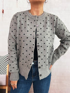 Damen Strickjacke mit modischem Punktemuster und komfortablem Schnitt R&B