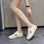 Damen Sneaker mit funkelnden Stern-Applikationen und atmungsaktiver Struktur