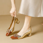 Damen elegante Pumps mit funkelndem Schmuckdetail und quadratischem Absatz