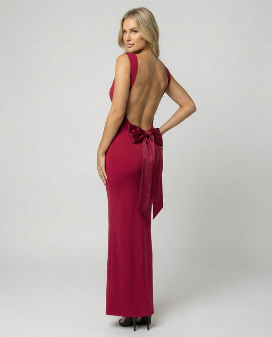 Figurbetontes Abendkleid lang mit tiefem Ausschnitt