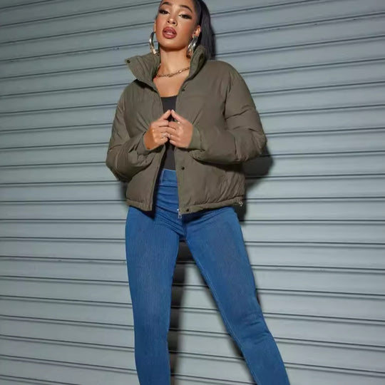 Damen Steppjacke mit hochabschließendem Kragen und figurbetontem Schnitt R&B