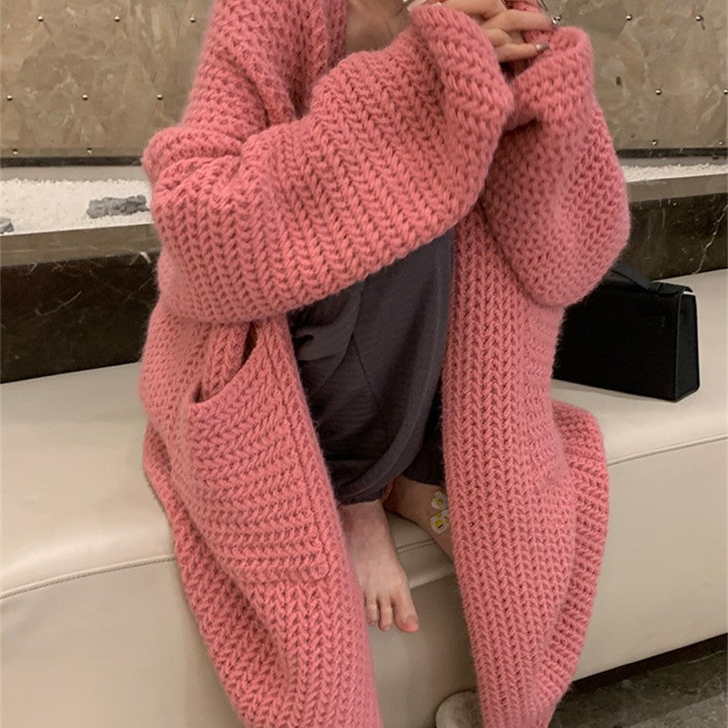 Damen Lange Strickjacke mit praktischen Taschen und modischem Zopfmuster R&B