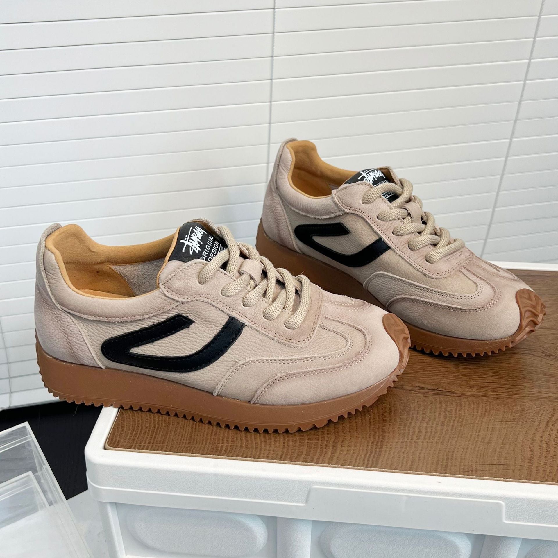 Damen Sportliche Sneakers mit atmungsaktivem Obermaterial und flexiblem Sohlenprofil R&B
