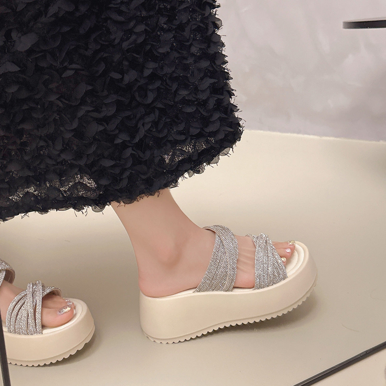 Damen Glamouröse Plateau-Sandalen mit funkelnden Riemen R&B