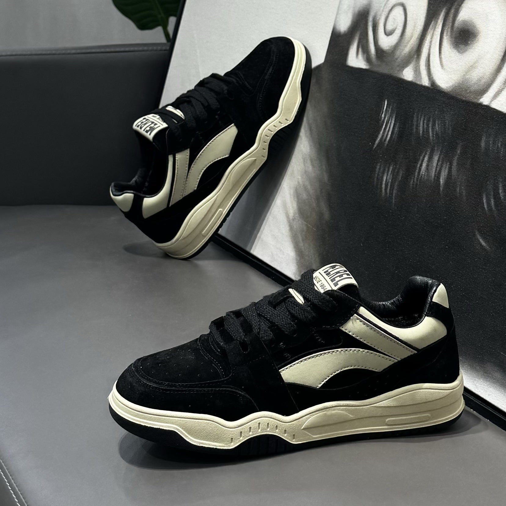 Damen Sportliche Sneaker mit hochwertigem Wildleder und dämpfender Sohle R&B