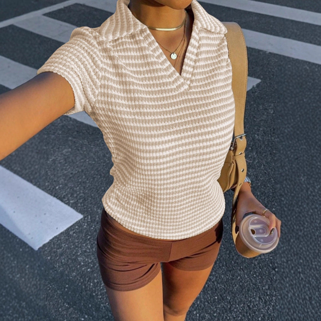 Damen Polo-Shirt im strukturierten Design mit modernem V-Ausschnitt