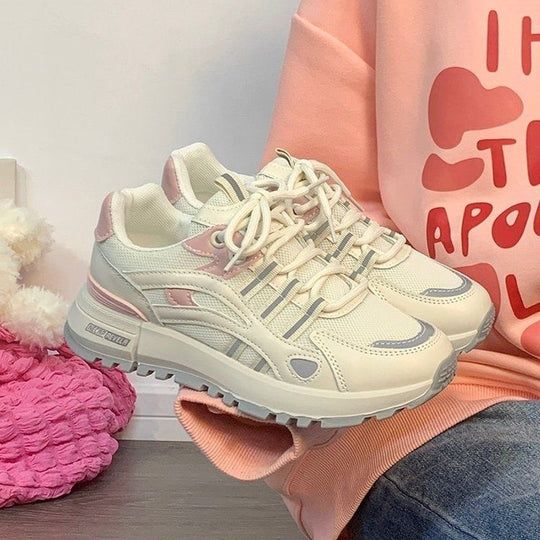 Damen Sportliche Sneakers mit charakteristischer Profilsohle und atmungsaktivem Mesh-Obermaterial R&B