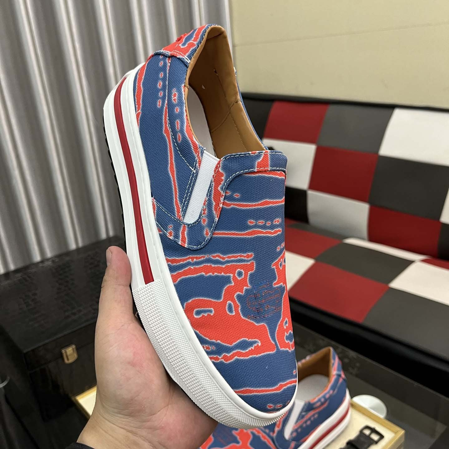 Damen Slip-On Sneakers mit innovativem Druckdesign R&B