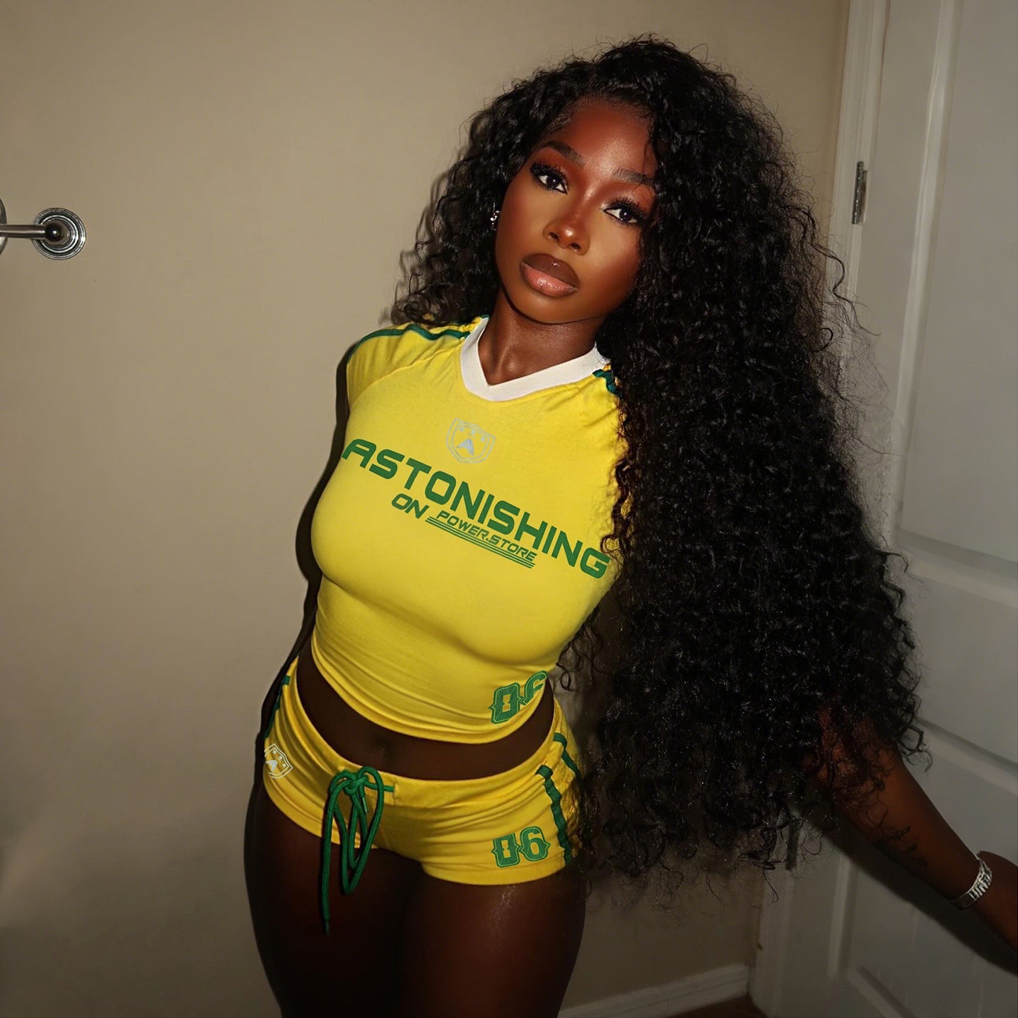 Damen Sportliches Zweiteiliges Set mit kurzem Oberteil und Shorts R&B