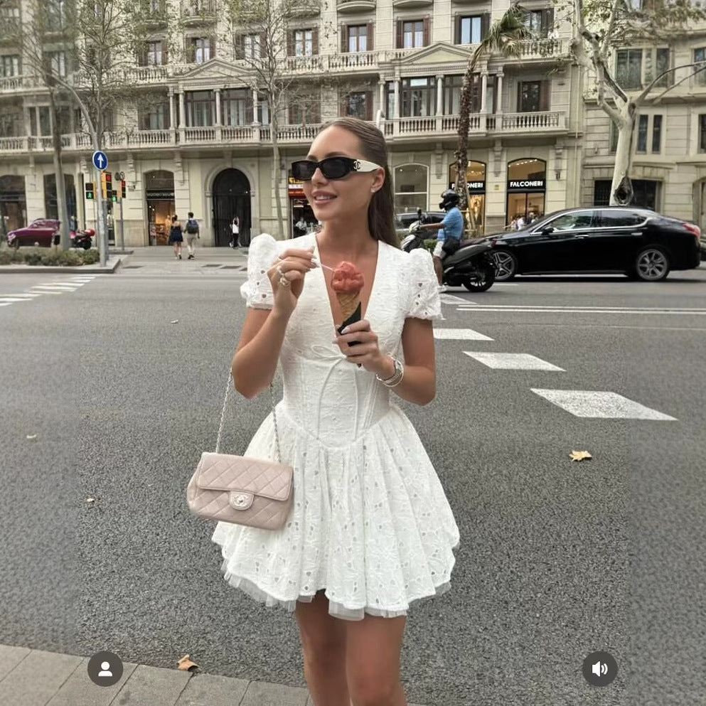 Damen Sommerkleid mit zarter Stickerei und voluminösem Rock R&B