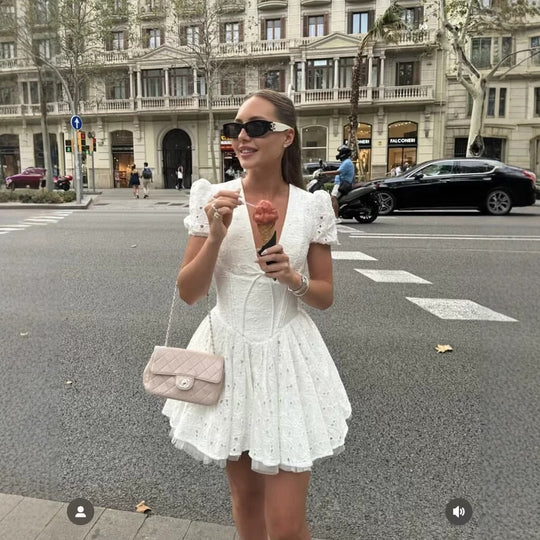 Damen Sommerkleid mit zarter Stickerei und voluminösem Rock R&B