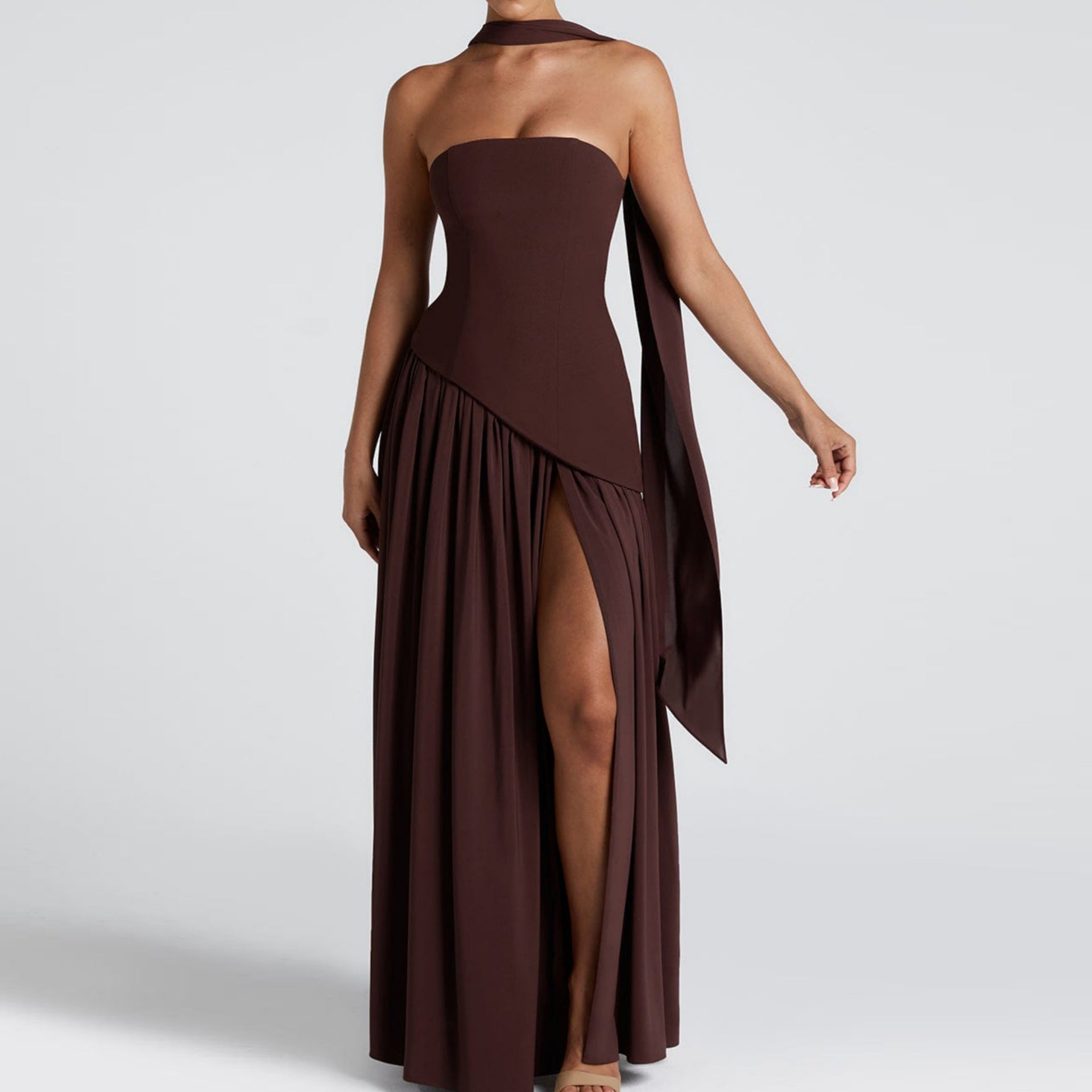 Damen Maxi-Kleid mit elegantem schulterfreiem Design und asymmetrischem Schnitt R&B