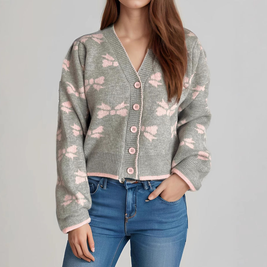 Damen Strickjacke mit verspieltem Schmetterlingsmotiv und dekorativen Knöpfen R&B