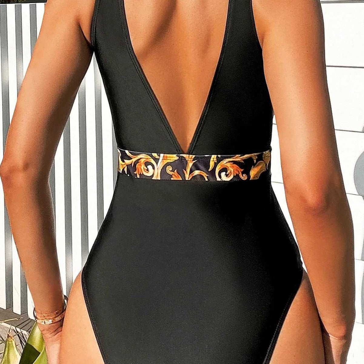 Damen Einteiliger Badeanzug mit tiefem V-Ausschnitt und eleganter Gürtel-Detail R&B