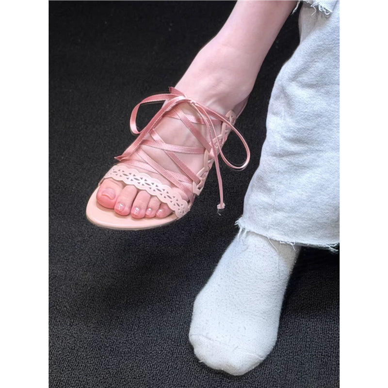 Damen Schnürsandalen aus Softmaterial mit zierlichen Riemen R&B