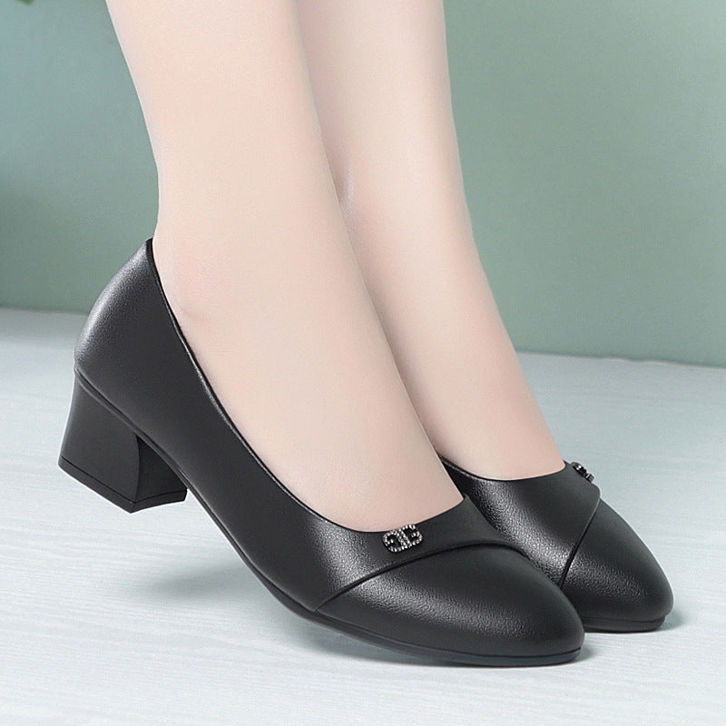 Damen elegante Pumps mit komfortablem Blockabsatz und modischem Schmuckdetail R&B