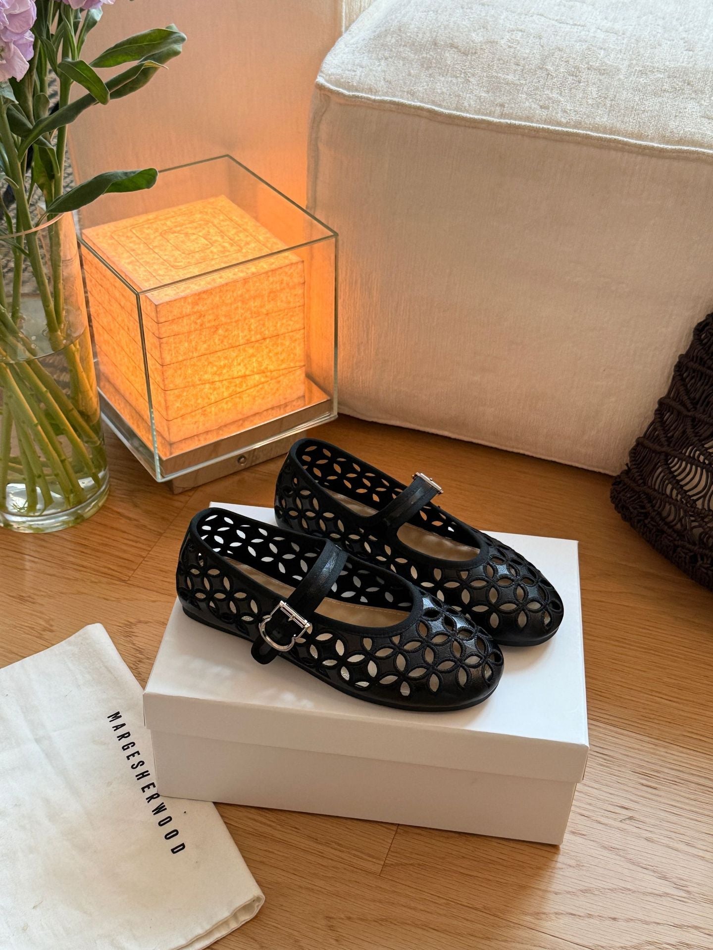 Damen Ballerinas mit dekorativem Lochmuster und bequemer Schnalle R&B