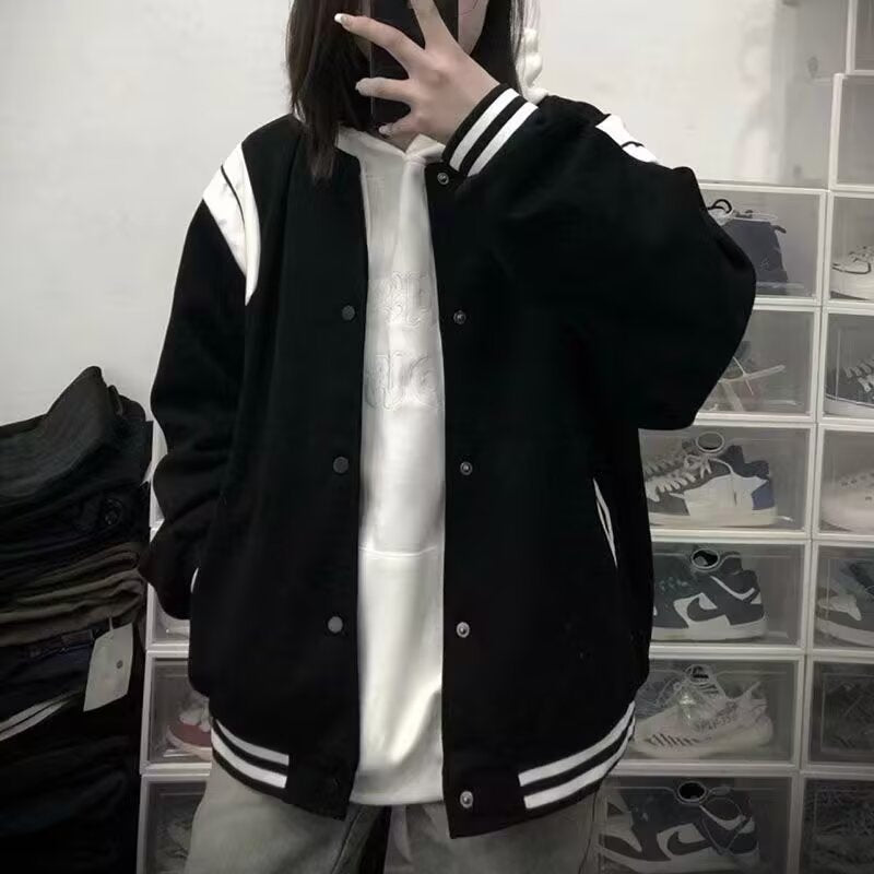 R&B | Lässige Varsity Jacke Im Retro Stil mit Gestreiften Ärmeldetails und Gerippten Bündchen