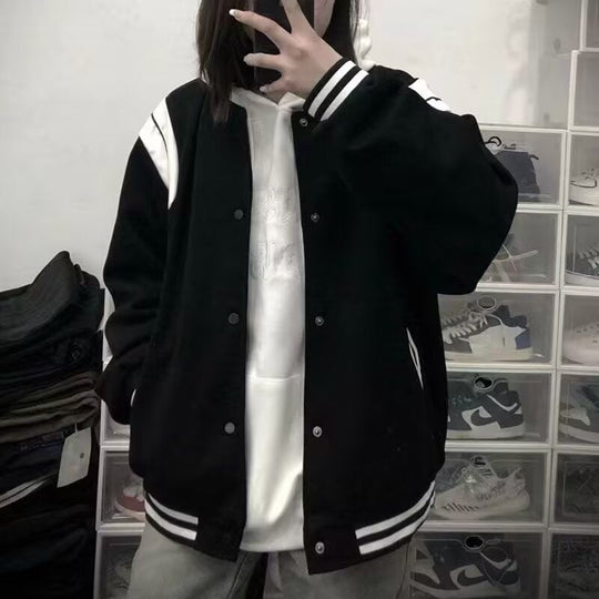 R&B | Lässige Varsity Jacke Im Retro Stil mit Gestreiften Ärmeldetails und Gerippten Bündchen