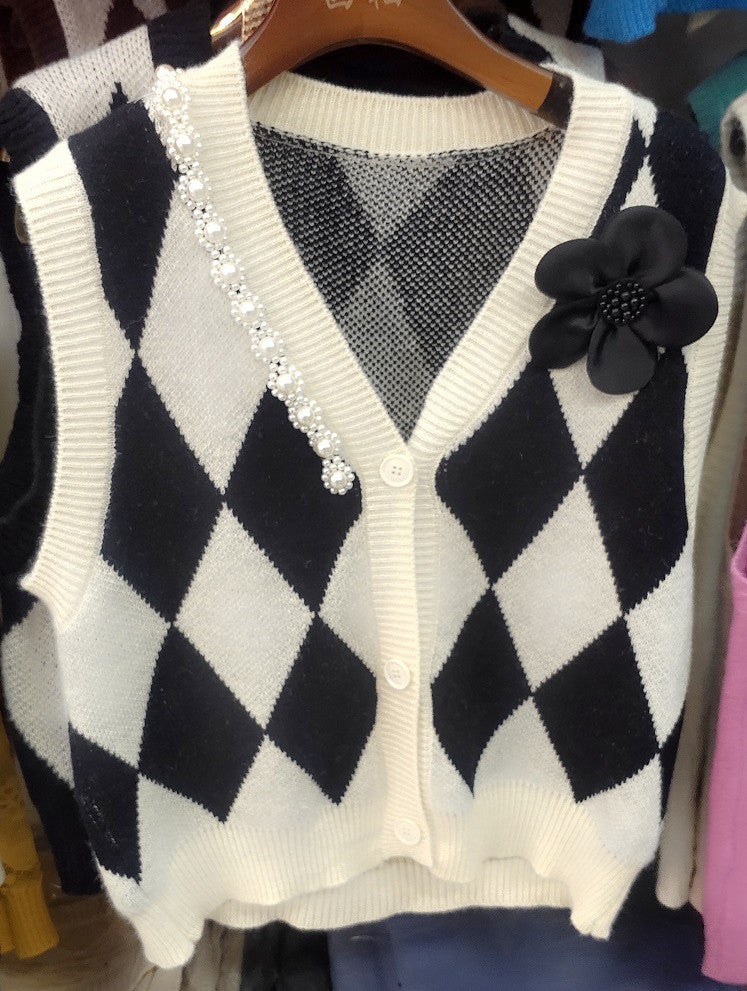 Damen Strickweste mit modernem Rautenmuster und eleganter Knopfdetail R&B
