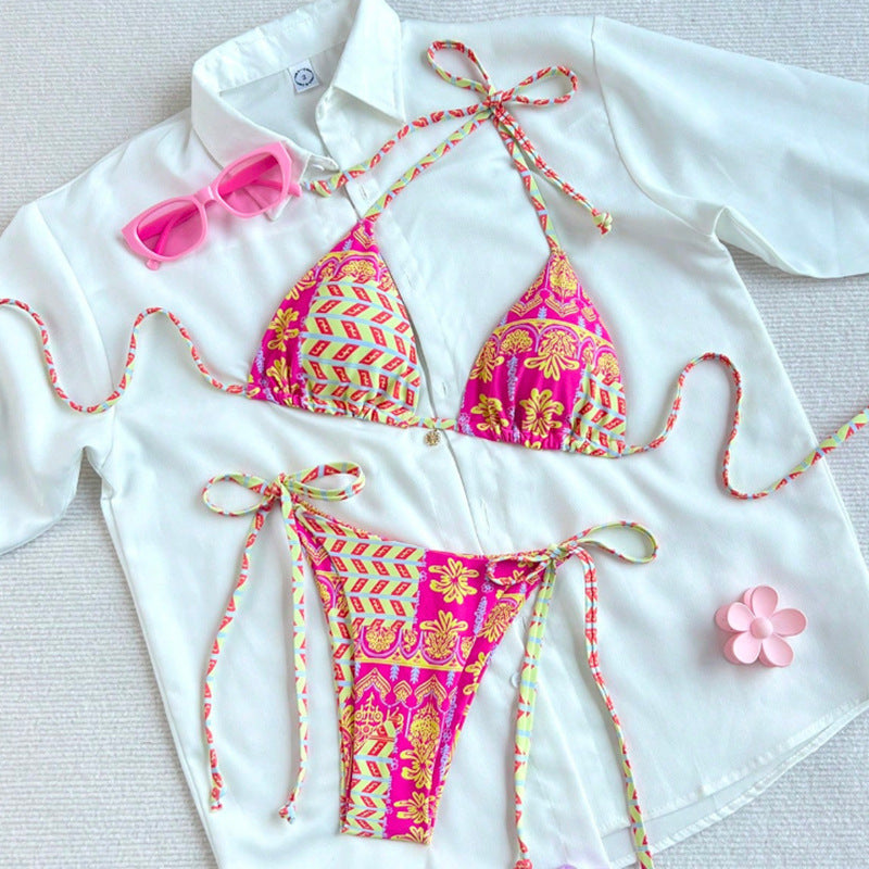 Damen Triangel-Bikini mit verspieltem Blumendesign und unterschiedlichen Bindungsträgern