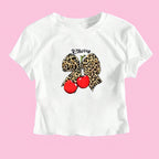 Damen Crop-T-Shirt mit verspieltem Leoparden-Schleifenmotiv und fruchtigem Print R&B