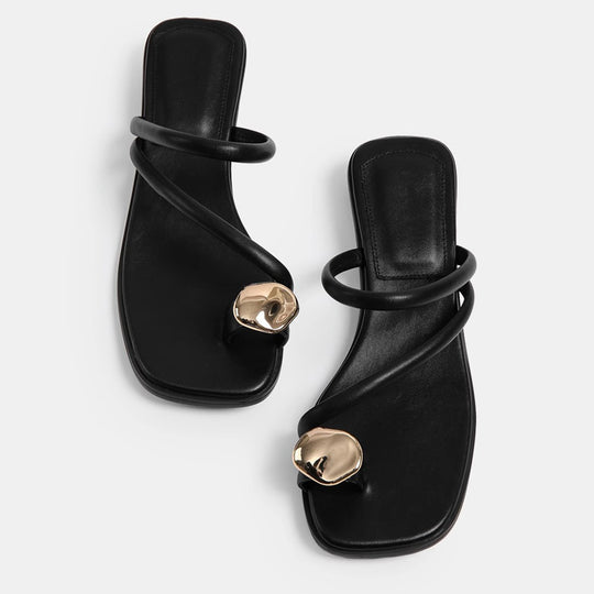 Damen Zehentrenner-Sandalen mit elegantem Riemendesign und goldfarbenem Akzent R&B